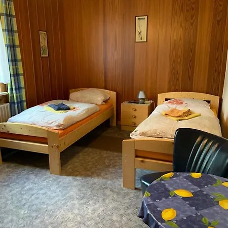 Monteurzimmer Ahnetal Zweibettzimmer Mit Dusche Проживание в семье Dornberg (Kassel)